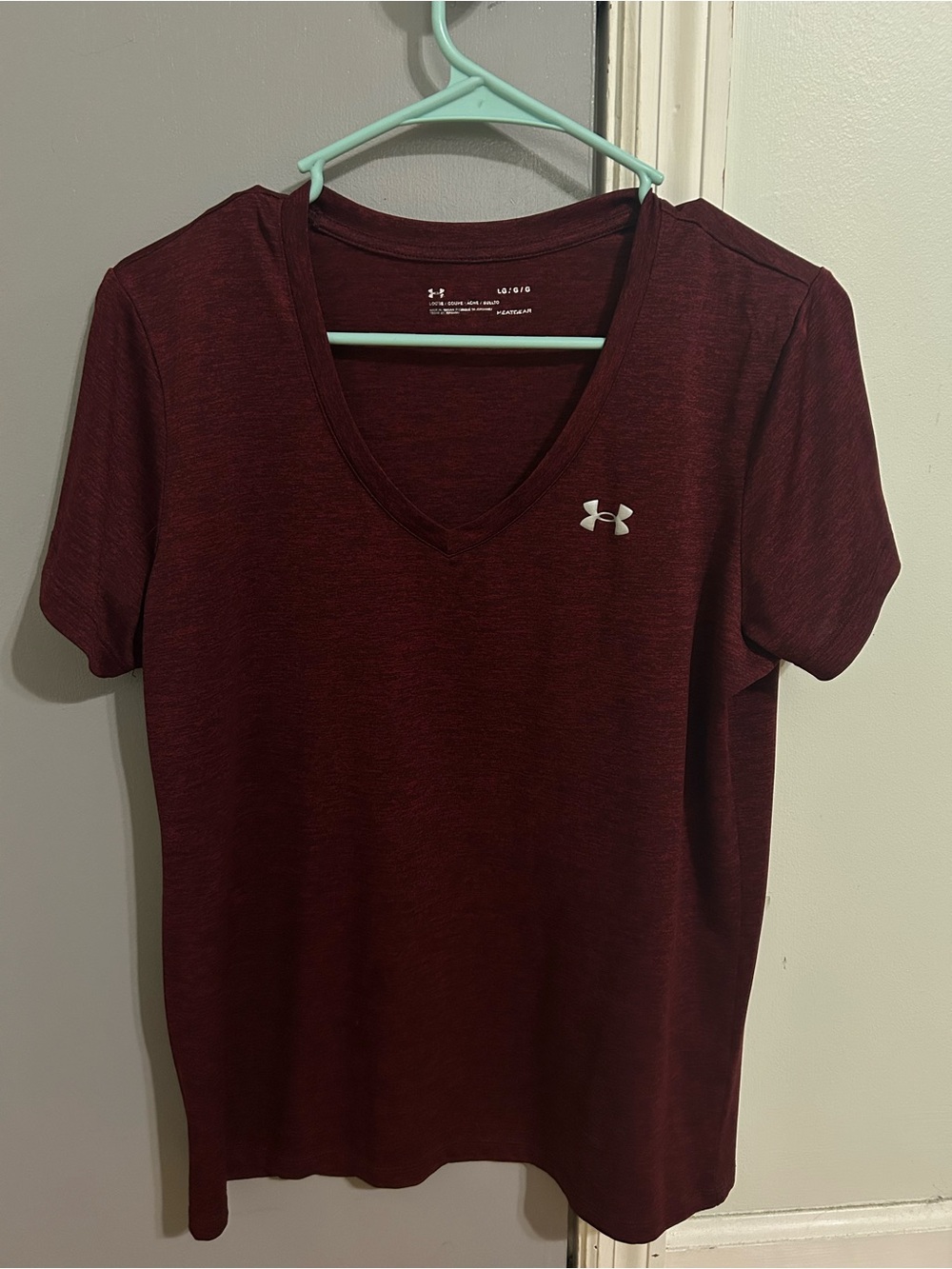 ULN Under Armour Women's Burgundy V-Neck Performance Tee